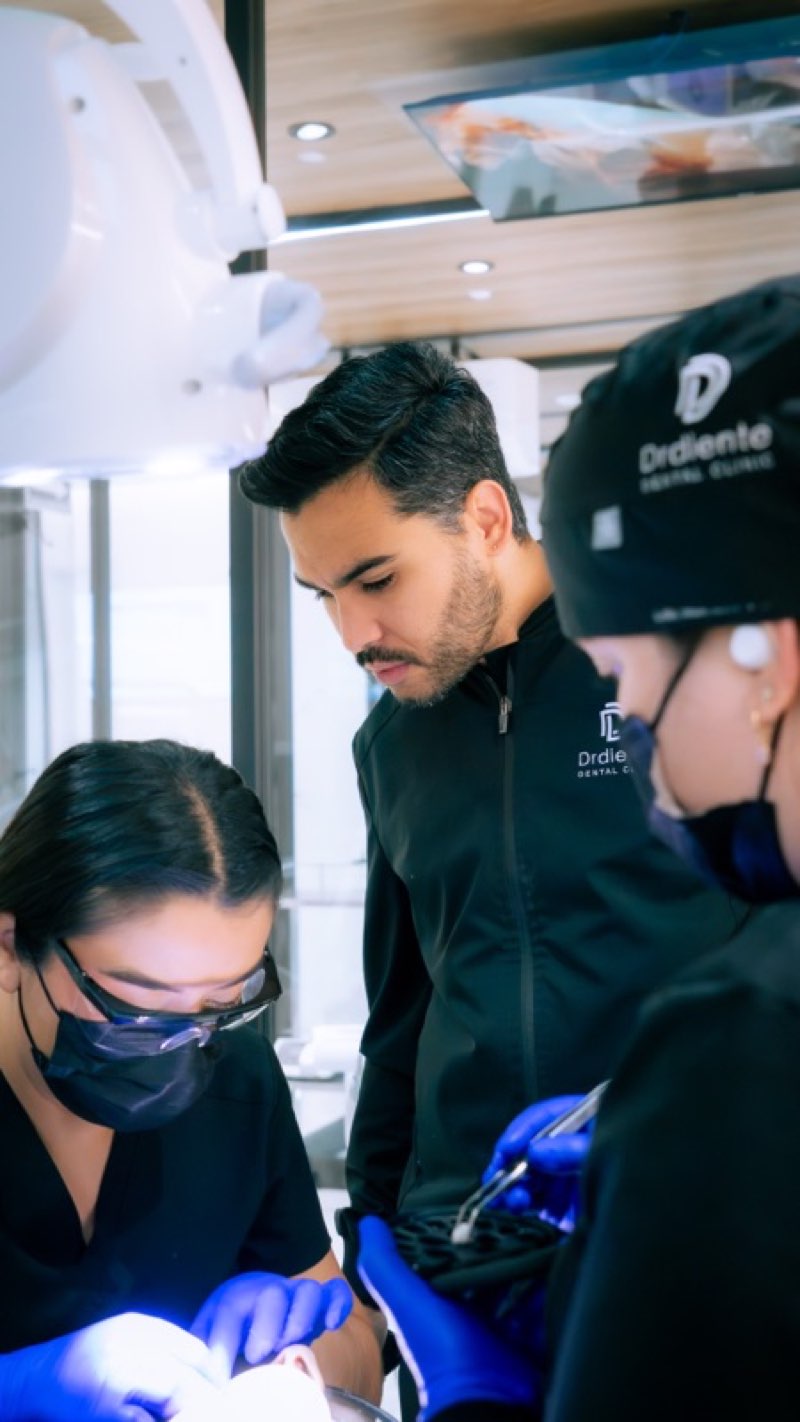 Dr. Carlos Ariza