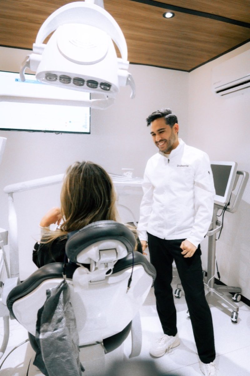 Dr. Carlos Ariza